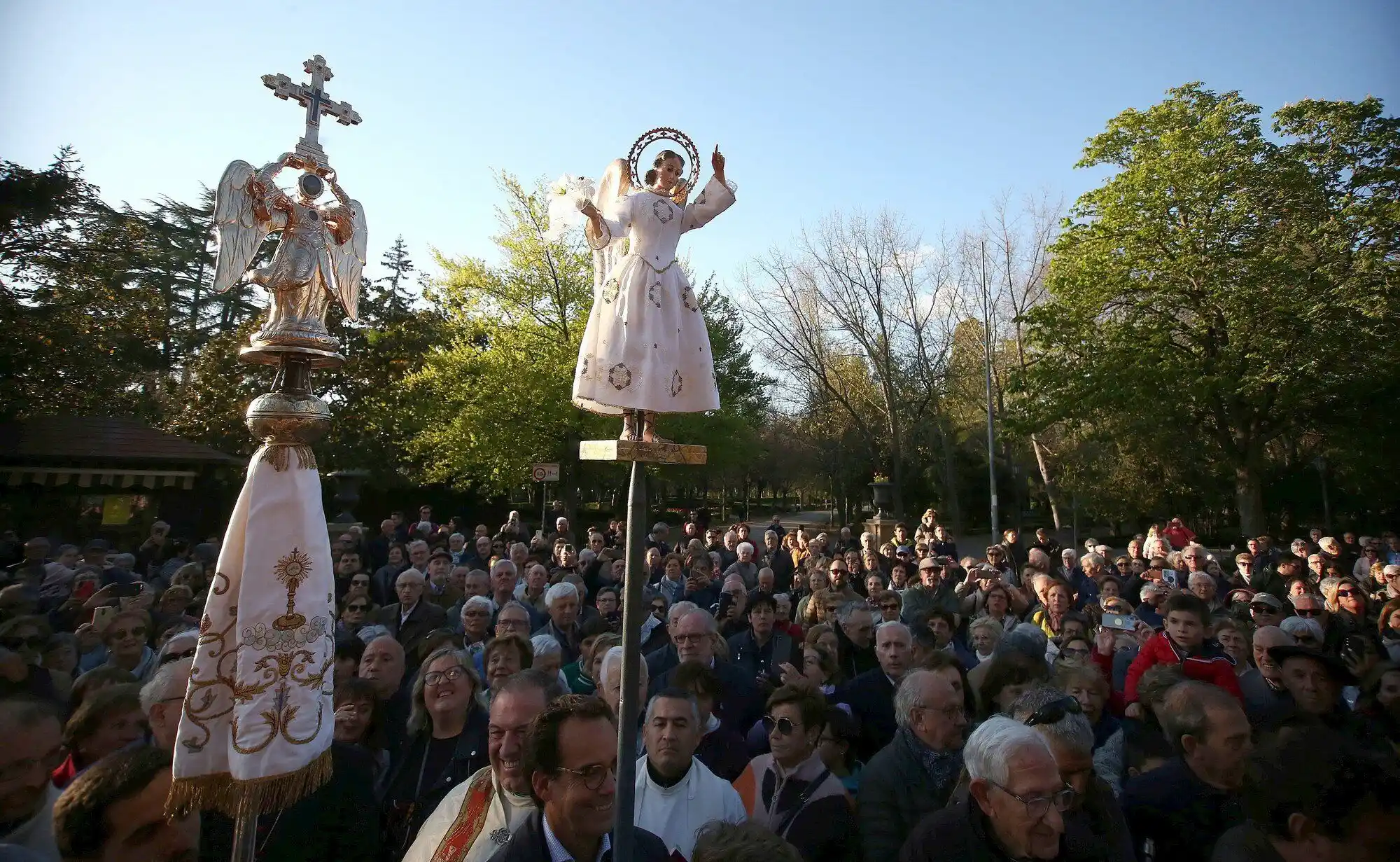 Cada año, la efigie de San Miguel visita 320 localidades e instituciones del cuadrante noroccidental de Navarra.